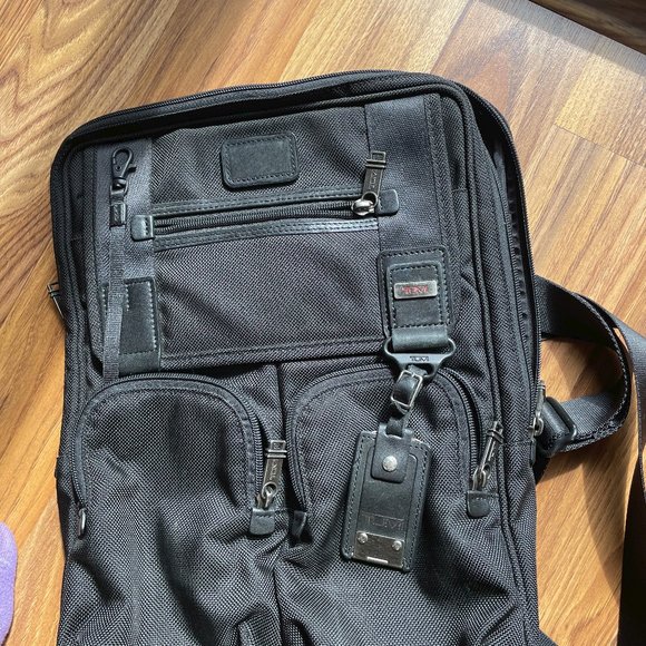 tumi laptop carrier
